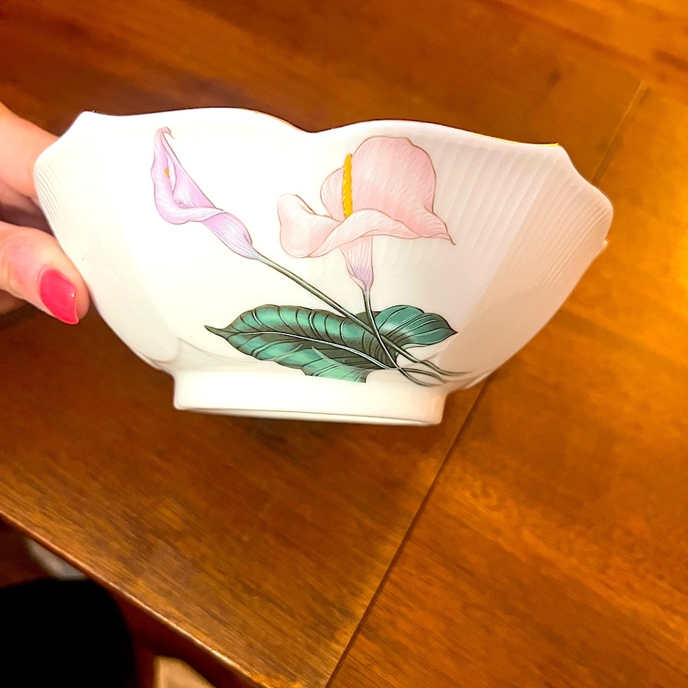 Yamaji Porcelain Bowl with Pink Floral Design